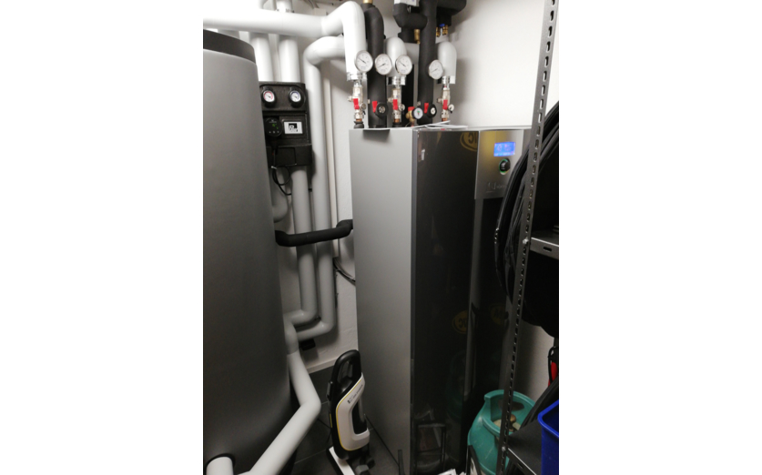 neues Heizungssystem: Erdsonden-Wärmepumpe neues Heizungssystem: Erdsonden-Wärmepumpe